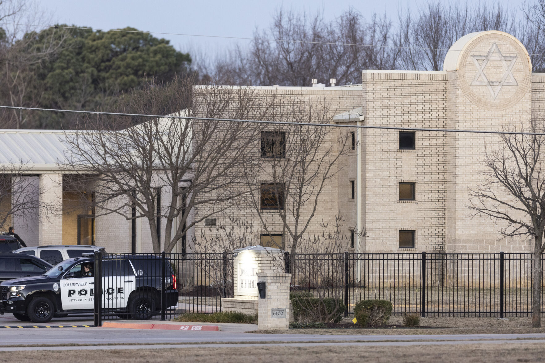 Police vehicle in front of Texas synagogue